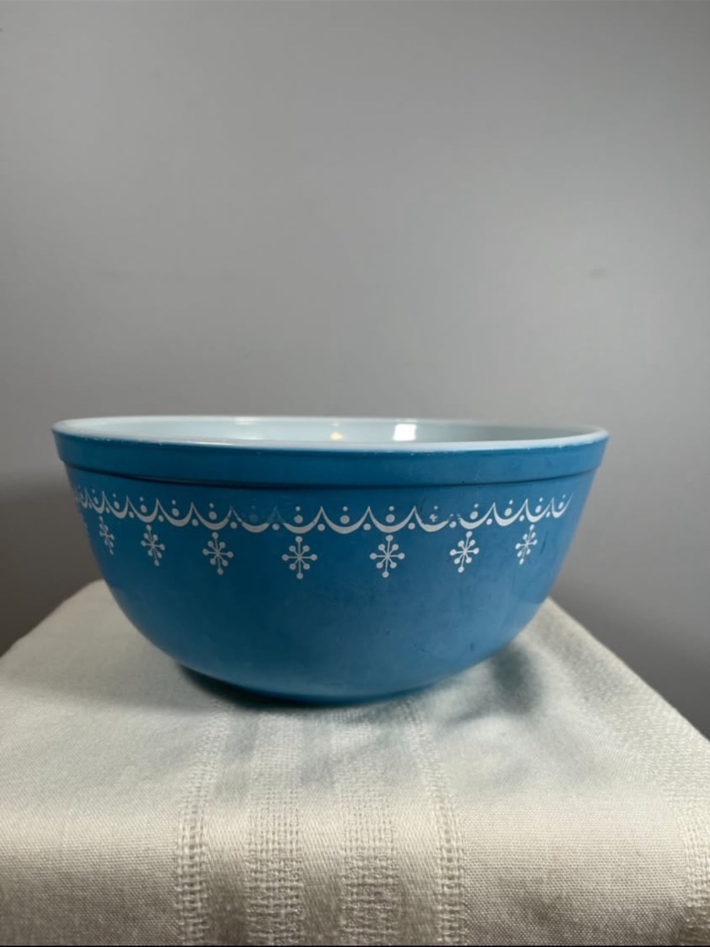403 Pyrex Turquoise Blue Mixing Bowl with White Snowflake Trim